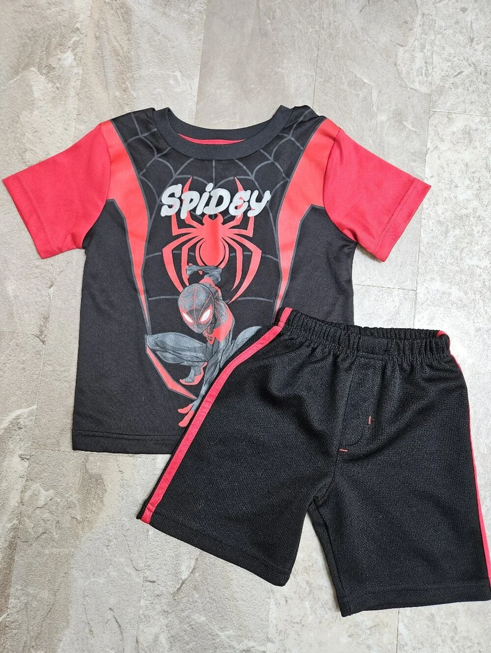 Spidey Outfit. 5T. EUC.